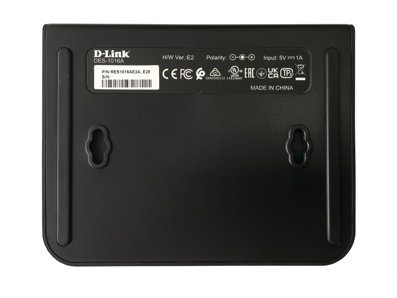 Фото Коммутатор D-Link DES-1016A, 16×100 Мбит/с, неуправляемый