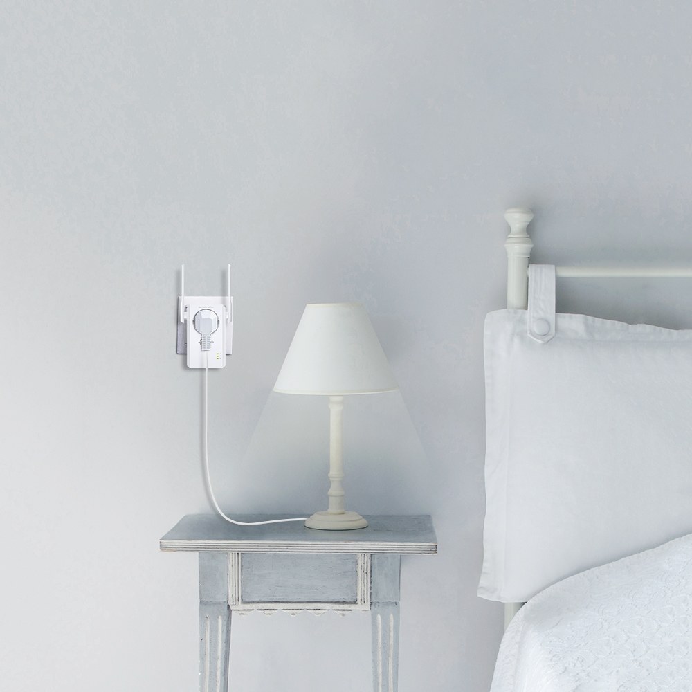 Фото Сетевой адаптер TP-Link SOHO TL-WA860RE 300Mbps Wireless N Wall Plugged Range Extender with AC Passthrough, QCA(Atheros), 2T2R, 2.4GHz, 802.11b/g/n, 1 10/100Mbps LAN port, Range Extender button, Range Extender mode, suppo поставляется без кабеля RJ-45